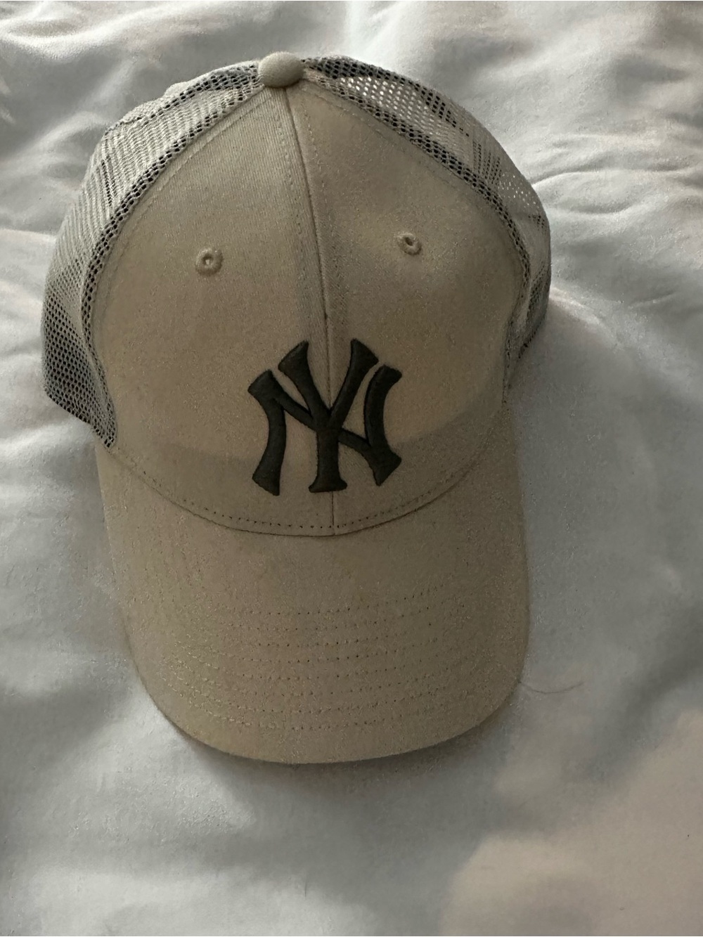Off White and Gray New York Yankees Hat